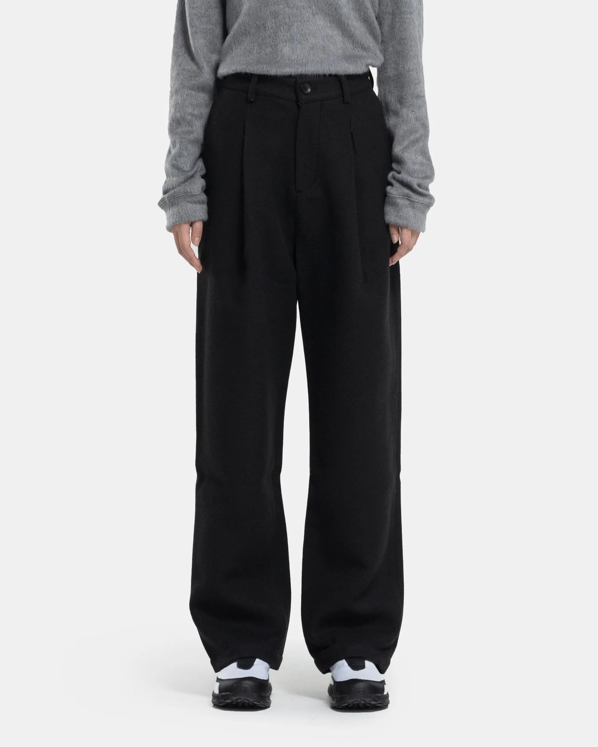 Woollen Pleat Pants in Black